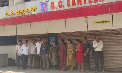 Revenue House : डीसी कैंटीन पर ताला Revenue House : डीसी कैंटीन पर ताला