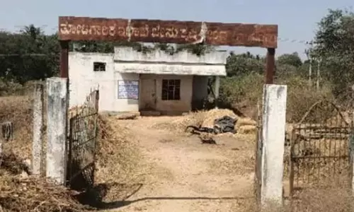 Tumkur में उपेक्षित मधुमक्खी पालन केंद्र पर ध्यान देने की मांग Tumkur में उपेक्षित मधुमक्खी पालन केंद्र पर ध्यान देने की मांग