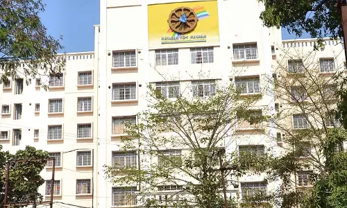 SCB के ट्रॉमा ICU में होली खेलने पर तीन लोगों को बर्खास्त किया