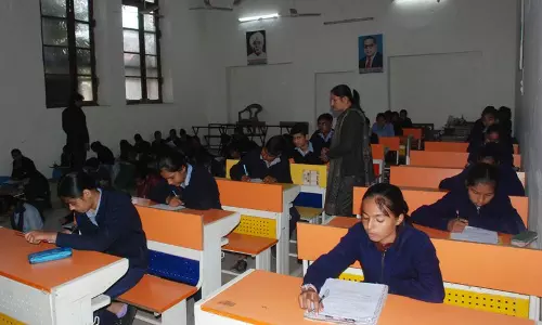 EWS छात्रों के लिए शिक्षा योजना को लेकर निजी और सरकारी स्कूलों में मतभेद