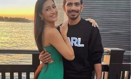 Chahal-Dhanshri Case : धनश्री पहुंचीं कोर्ट Chahal-Dhanshri Case : धनश्री पहुंचीं कोर्ट