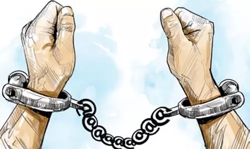Odisha में लोहे के छर्रे से भरे ट्रक को लूटने के लिए निकली दो महिलाएं गिरफ्तार