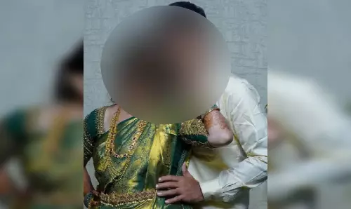 पत्नी फिजिकल रिलेशन के लिए रुपयों की मांग करती है, परेशान पति पुलिस के पास पहुंचा पत्नी फिजिकल रिलेशन के लिए रुपयों की मांग करती है, परेशान पति पुलिस के पास पहुंचा