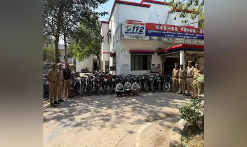 पुलिस ने 15 चोरी की बाइक के साथ तीन शातिर वाहन चोरों को किया गिरफ्तार पुलिस ने 15 चोरी की बाइक के साथ तीन शातिर वाहन चोरों को किया गिरफ्तार