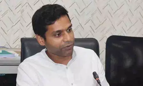 Khammam कलेक्टर ने भूजल बढ़ाने के लिए बड़े पैमाने पर जल संचयन संरचनाओं की योजना बनाई