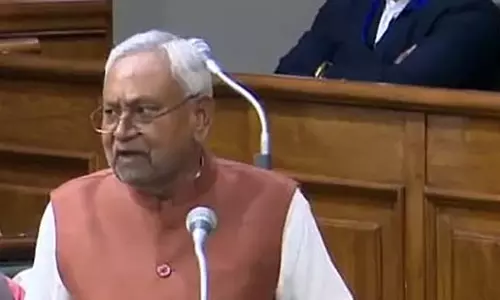 Patna:विधानसभा में मोबाइल फोन के उपयोग पर नीतीश नाखुश Patna:विधानसभा में मोबाइल फोन के उपयोग पर नीतीश नाखुश