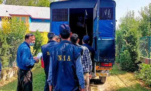 आतंकी घुसपैठ की जांच में NIA ने जम्मू में 12 स्थानों पर छापेमारी की आतंकी घुसपैठ की जांच में NIA ने जम्मू में 12 स्थानों पर छापेमारी की
