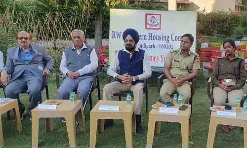 Chandigarh: निवासियों और पुलिस ने कानून और व्यवस्था पर चिंता व्यक्त की Chandigarh: निवासियों और पुलिस ने कानून और व्यवस्था पर चिंता व्यक्त की