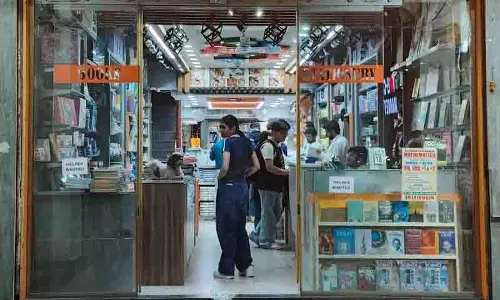 Chandigarh: अभिभावकों को किताबें और यूनिफॉर्म खरीदने में परेशानी का सामना करना पड़ता