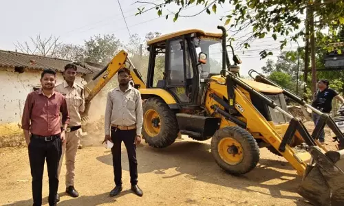 बागबाहरा में चला बुलडोजर, सरकारी जमीन से अतिक्रमण हटाने की बड़ी कार्रवाई
