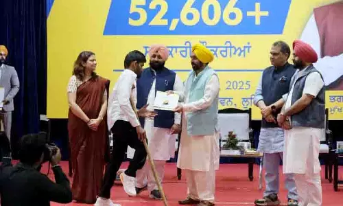 मुख्यमंत्री ने 951 ETT अध्यापकों को नियुक्ति पत्र सौंपे मुख्यमंत्री ने 951 ETT अध्यापकों को नियुक्ति पत्र सौंपे