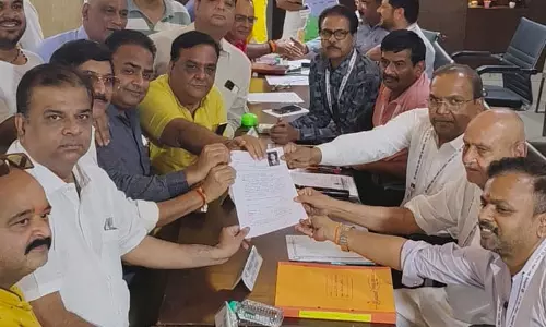 चैंबर अध्यक्ष पद के लिए सतीश थोरानी ने दाखिल किया नामांकन चैंबर अध्यक्ष पद के लिए सतीश थोरानी ने दाखिल किया नामांकन