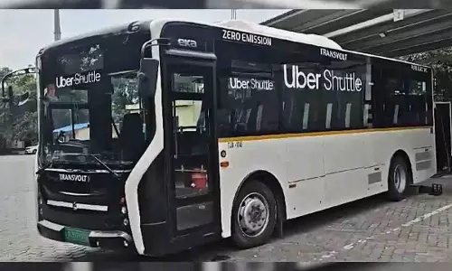 Gachibowli में 11 उबर शटल बसें जब्त की गईं, श्रमिक संघ ने कार्रवाई की सराहना की