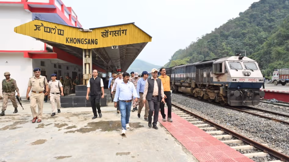 Manipur : एनएफआर जीएम ने जिरीबाम-खोंगसांग रेल लाइन का निरीक्षण किया Manipur : एनएफआर जीएम ने जिरीबाम-खोंगसांग रेल लाइन का निरीक्षण किया
