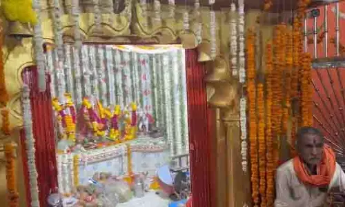 रंगपंचमी पर्व: मनोकामना पूर्ण होने पर करवाये जाते हैं नृत्यांगनाओं से सामूहिक लोक नृत्य