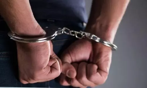 सरकारी नौकरी का वादा कर फर्जी नियुक्ति आदेश देने के आरोप में दो लोग गिरफ्तार सरकारी नौकरी का वादा कर फर्जी नियुक्ति आदेश देने के आरोप में दो लोग गिरफ्तार