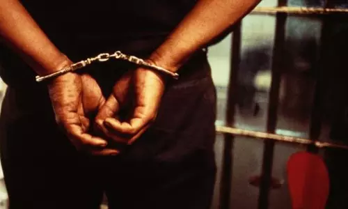 प्रेमी से शादी की उम्मीद में पति की बेरहमी से हत्या, पत्नी गिरफ्तार, युवक फरार प्रेमी से शादी की उम्मीद में पति की बेरहमी से हत्या, पत्नी गिरफ्तार, युवक फरार