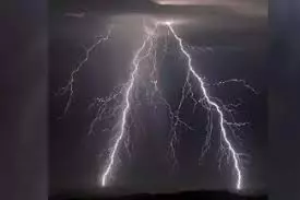 Ghazipur : आकाशीय बिजली गिरने से दंपती और मासूम बच्चे की मौत, गांव में कोहराम Ghazipur : आकाशीय बिजली गिरने से दंपती और मासूम बच्चे की मौत, गांव में कोहराम