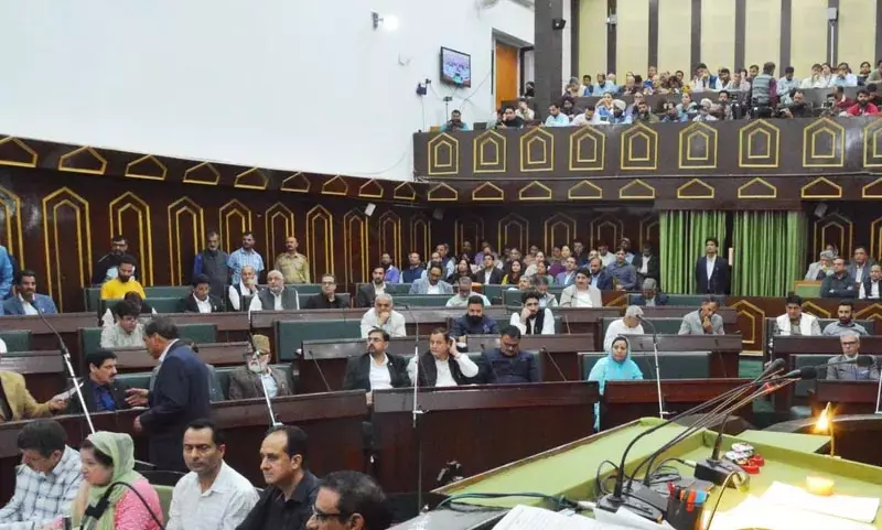 जम्मू-कश्मीर विधानसभा में विधायकों द्वारा पिछले 5 वर्षों में 15 करोड़ रुपये खर्च किये गये जम्मू-कश्मीर विधानसभा में विधायकों द्वारा पिछले 5 वर्षों में 15 करोड़ रुपये खर्च किये गये