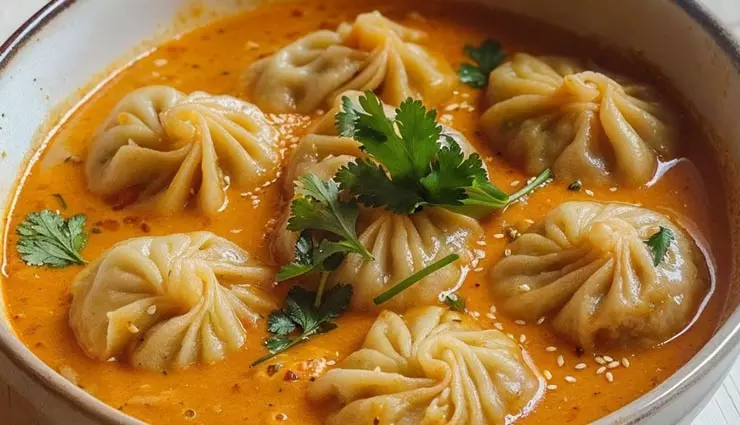 Jhol Momos: अपने प्रियजनों को नेपाल की मशहूर डिश खिलाएं Jhol Momos: अपने प्रियजनों को नेपाल की मशहूर डिश खिलाएं