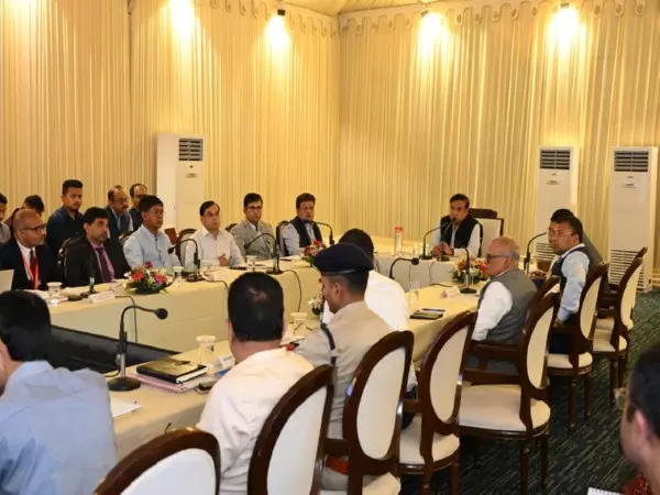 Assam कैबिनेट ने गुवाहाटी, डिब्रूगढ़, सिलचर में 24/7 दुकानें खोलने की अनुमति दी Assam कैबिनेट ने गुवाहाटी, डिब्रूगढ़, सिलचर में 24/7 दुकानें खोलने की अनुमति दी