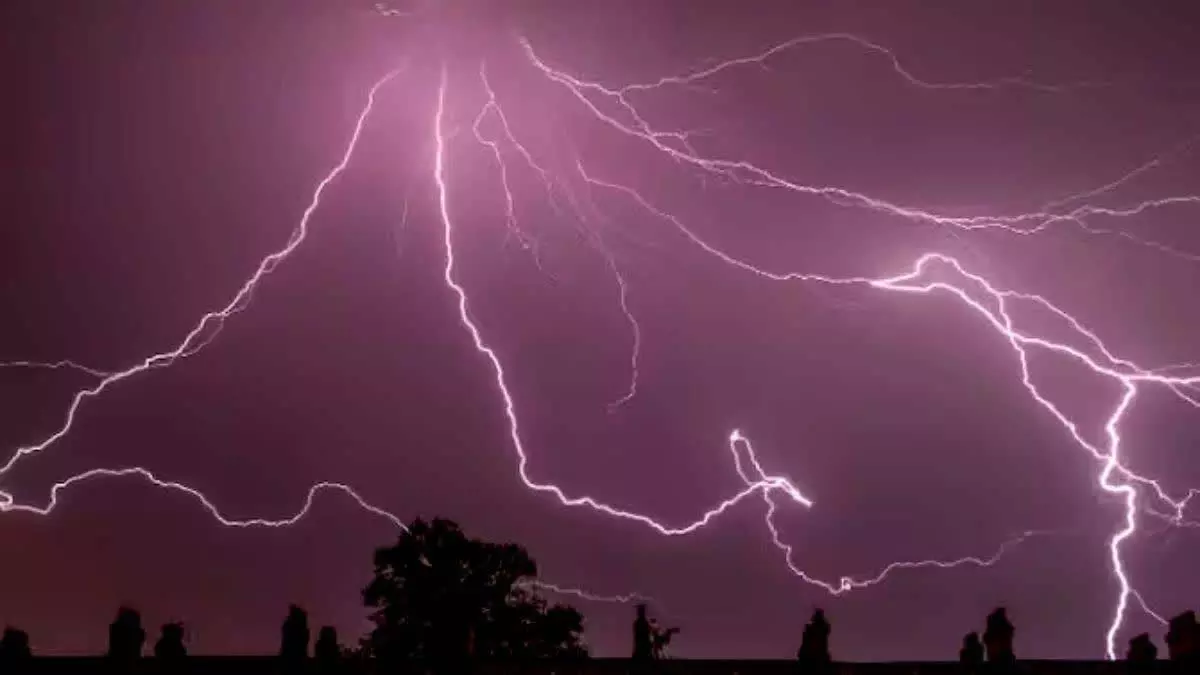 Bihar में वज्रपात से 3 की मौत Bihar में वज्रपात से 3 की मौत