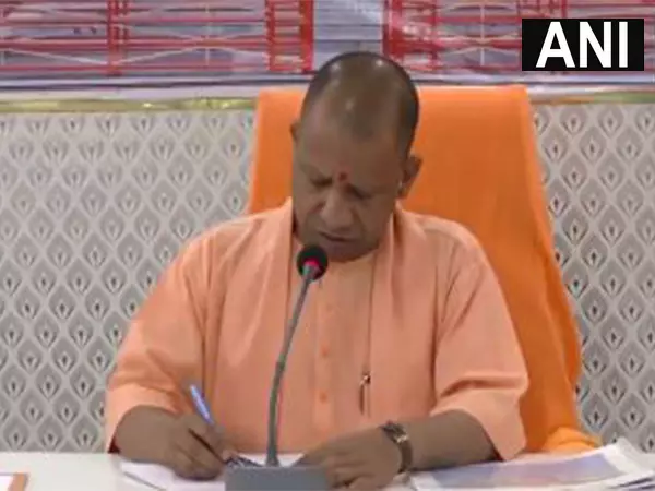CM Yogi ने बलरामपुर के पाटेश्वरी देवी मंदिर में नवरात्रि की तैयारियों की समीक्षा की CM Yogi ने बलरामपुर के पाटेश्वरी देवी मंदिर में नवरात्रि की तैयारियों की समीक्षा की