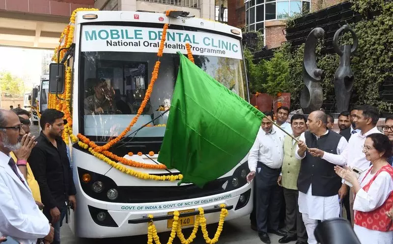 Delhi: निःशुल्क देखभाल के लिए मोबाइल दंत चिकित्सा क्लीनिक शुरू की Delhi: निःशुल्क देखभाल के लिए मोबाइल दंत चिकित्सा क्लीनिक शुरू की