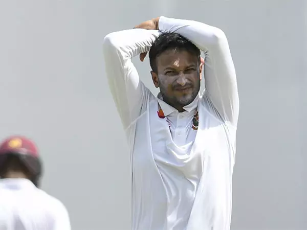 शाकिब अल हसन को ECB ने गेंदबाजी करने की अनुमति दी शाकिब अल हसन को ECB ने गेंदबाजी करने की अनुमति दी