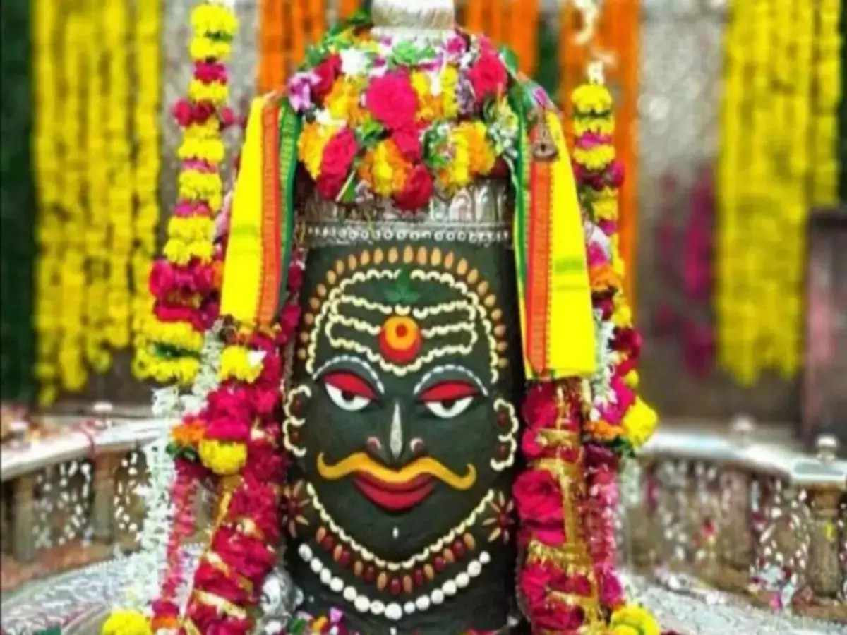 Ujjain : भस्म आरती में महाकाल का दिव्य श्रृंगार, बेहद मनमोहक Ujjain : भस्म आरती में महाकाल का दिव्य श्रृंगार, बेहद मनमोहक