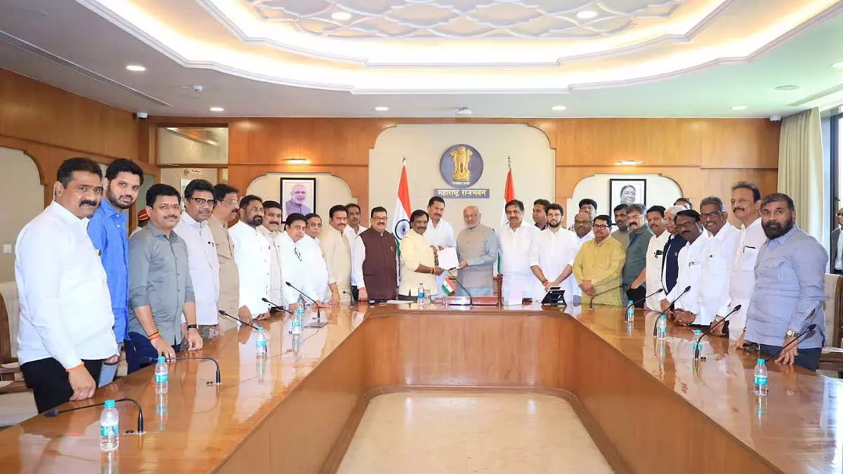 Maharashtra : विपक्षी दलों ने विधायी पक्षपात का आरोप लगाया, राज्यपाल से हस्तक्षेप करने का आग्रह किया Maharashtra : विपक्षी दलों ने विधायी पक्षपात का आरोप लगाया, राज्यपाल से हस्तक्षेप करने का आग्रह किया