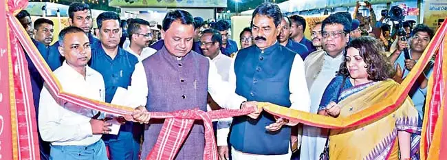 CM Majhi: जनता मैदान में 19वें तोशाली हथकरघा और कुटीर शिल्प मेला-2025 का उद्घाटन किया CM Majhi: जनता मैदान में 19वें तोशाली हथकरघा और कुटीर शिल्प मेला-2025 का उद्घाटन किया