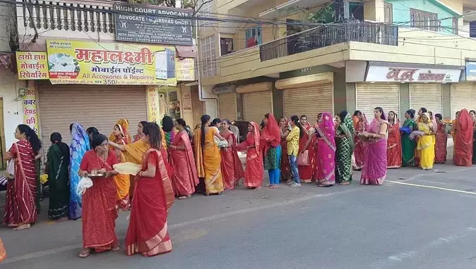 MP News: शीतला सप्तमी पर माता मंदिरों में महिलाओं की भीड़, पूजा-अर्चना के बाद लगाया भोग MP News: शीतला सप्तमी पर माता मंदिरों में महिलाओं की भीड़, पूजा-अर्चना के बाद लगाया भोग