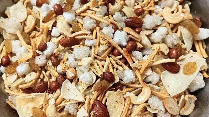 Food For Navratri: नवरात्रि में अगर आप नौ दिन का व्रत रख रहे हैं तो पहले से तैयार रखें फलाहारी नमकीन Food For Navratri: नवरात्रि में अगर आप नौ दिन का व्रत रख रहे हैं तो पहले से तैयार रखें फलाहारी नमकीन