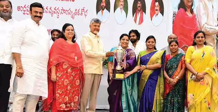 AP: मुख्यमंत्री ने विधायकों के सांस्कृतिक समारोह में भाग लिया AP: मुख्यमंत्री ने विधायकों के सांस्कृतिक समारोह में भाग लिया