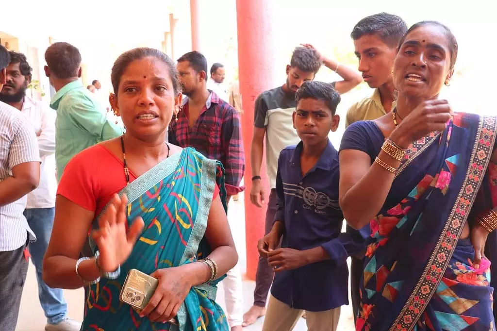 उपस्थिति में कमी: SSLC एडमिट कार्ड जारी न करने पर विरोध प्रदर्शन उपस्थिति में कमी: SSLC एडमिट कार्ड जारी न करने पर विरोध प्रदर्शन