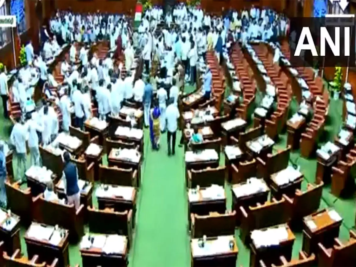 Karnataka : सदन में हंगामे के बाद कर्नाटक विधानसभा स्थगित Karnataka : सदन में हंगामे के बाद कर्नाटक विधानसभा स्थगित