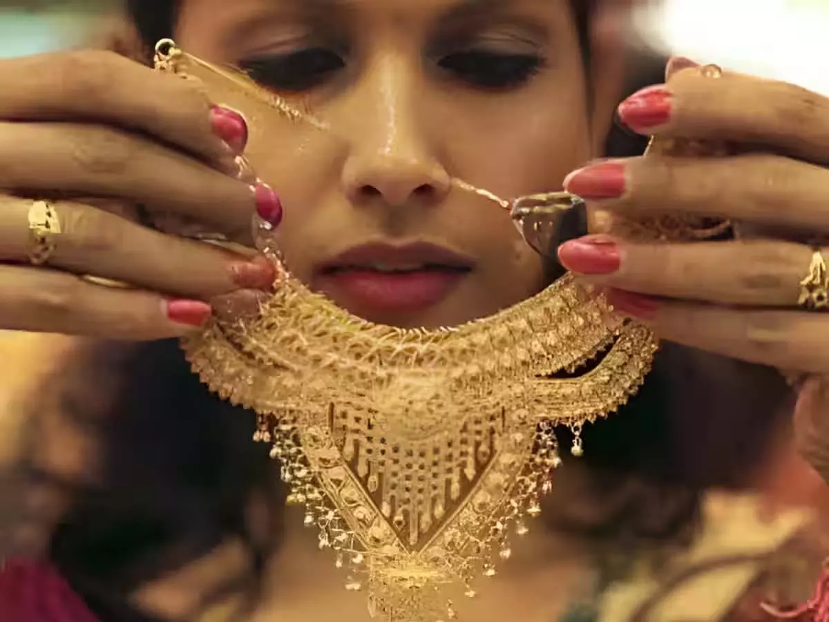 Gold-Silver Price : सोने-चांदी की कीमतों में गिरावट, देखें ताजा भाव Gold-Silver Price : सोने-चांदी की कीमतों में गिरावट, देखें ताजा भाव