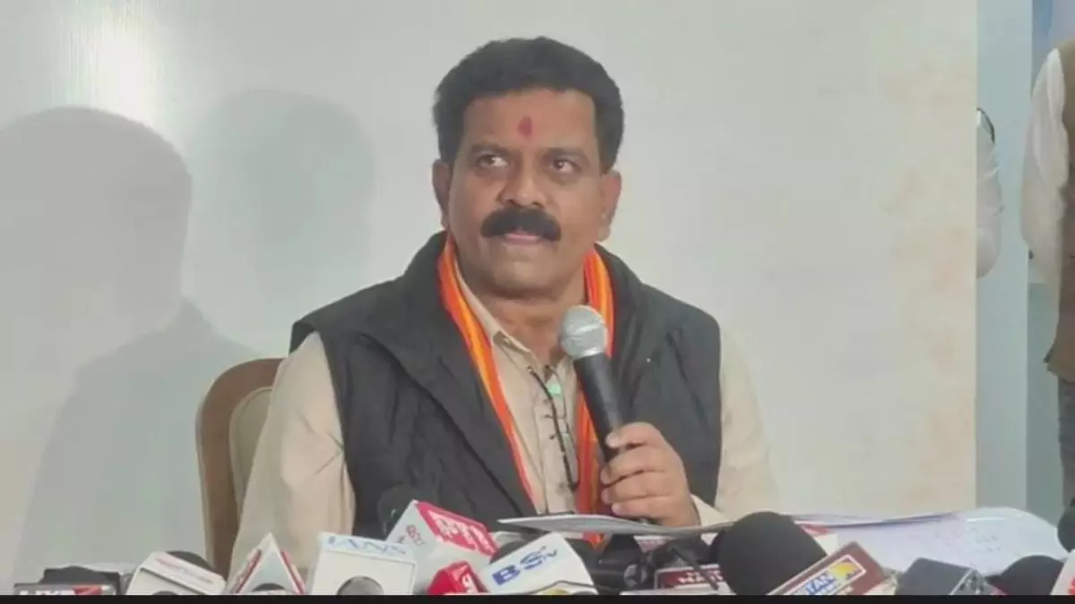 सामूहिक सरेंडर करने वाले नक्सलियों को दिए जाएंगे डबल ईनाम सामूहिक सरेंडर करने वाले नक्सलियों को दिए जाएंगे डबल ईनाम