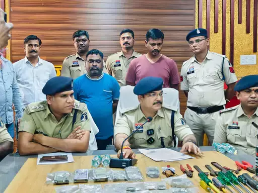 केरल से आकर छत्तीसगढ़ में चोरी, शातिर अपने सहयोगी संग पकड़ाया केरल से आकर छत्तीसगढ़ में चोरी, शातिर अपने सहयोगी संग पकड़ाया