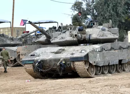 हमास द्वारा Israel पर रॉकेट दागे जाने के बाद इजरायली सेना ने गाजा में जमीनी अभियान का विस्तार किया हमास द्वारा Israel पर रॉकेट दागे जाने के बाद इजरायली सेना ने गाजा में जमीनी अभियान का विस्तार किया