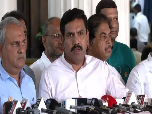 CBI को जांच सौंपें...: कथित हनी ट्रैप प्रयास विवाद पर कर्नाटक भाजपा प्रमुख CBI को जांच सौंपें...: कथित हनी ट्रैप प्रयास विवाद पर कर्नाटक भाजपा प्रमुख