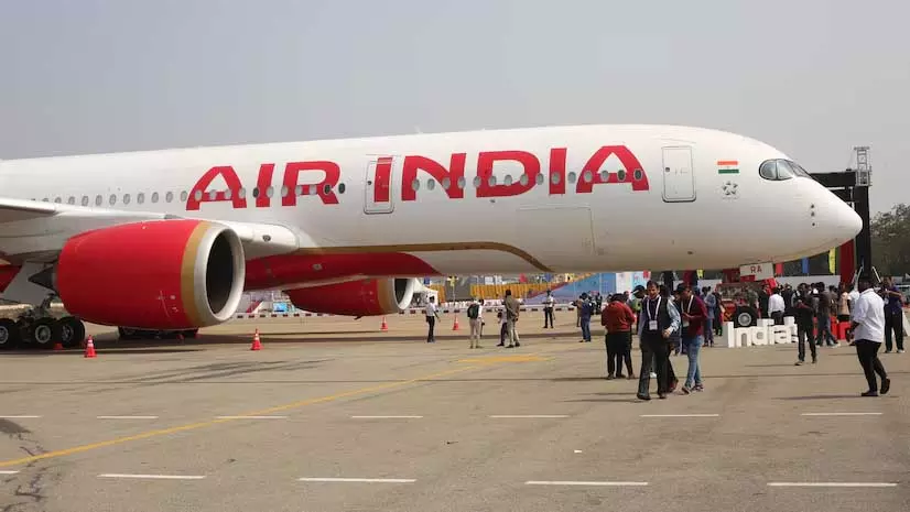 एयर इंडिया की फ्लाइट में यात्री की मौत, लैंडिंग के बाद शरीर में कोई हलचल नहीं हुई एयर इंडिया की फ्लाइट में यात्री की मौत, लैंडिंग के बाद शरीर में कोई हलचल नहीं हुई
