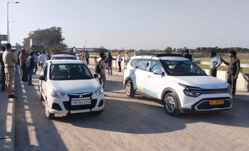Haryana : एक साल बाद शंभू सीमा पर यातायात आंशिक रूप से बहाल Haryana : एक साल बाद शंभू सीमा पर यातायात आंशिक रूप से बहाल