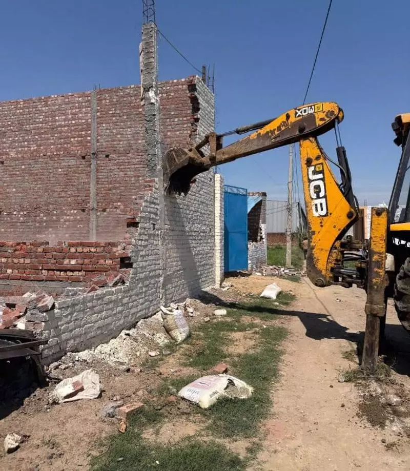 Haryana : यमुनानगर में 4 अवैध कॉलोनियों में तोड़फोड़ अभियान Haryana : यमुनानगर में 4 अवैध कॉलोनियों में तोड़फोड़ अभियान