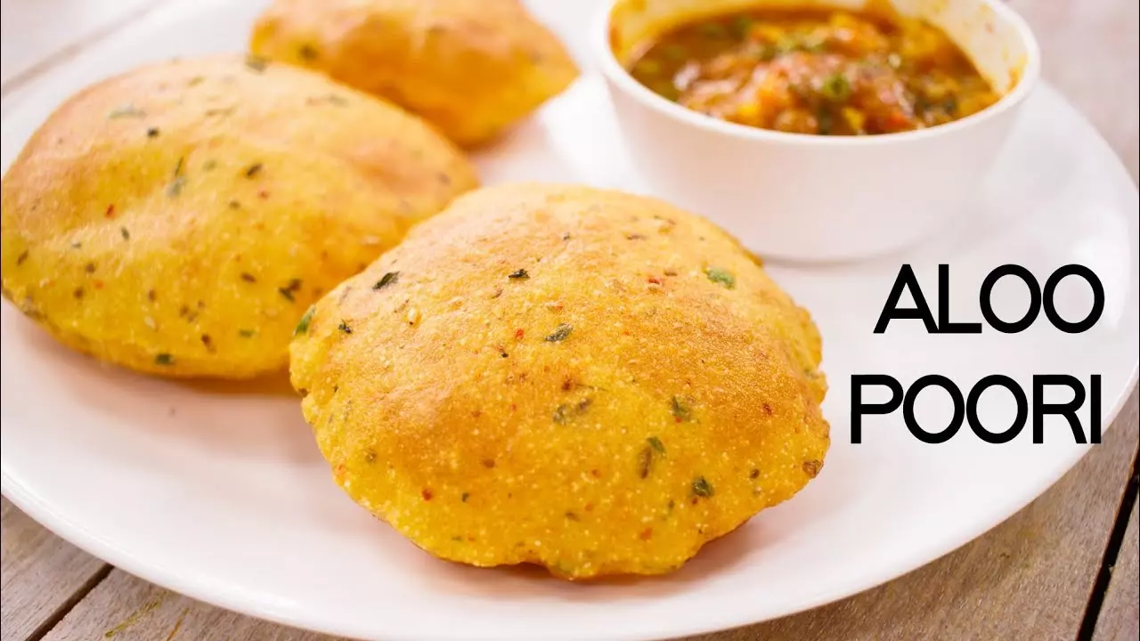 डिनर में Try करे Aalu Puri, विशेष अवसरों पर है बेस्ट डिनर में Try करे Aalu Puri, विशेष अवसरों पर है बेस्ट