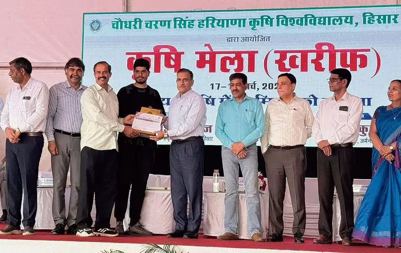 Haryana : प्रगतिशील किसान सुभाष ने कृषि मेले में प्रथम पुरस्कार जीता Haryana : प्रगतिशील किसान सुभाष ने कृषि मेले में प्रथम पुरस्कार जीता