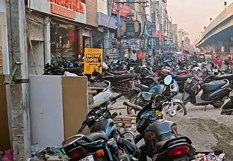 Haryana : पानीपत में फुटपाथों और सर्विस रोड पर दोपहिया वाहन Haryana : पानीपत में फुटपाथों और सर्विस रोड पर दोपहिया वाहन