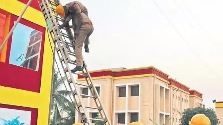 Odisha: तीसरे पक्ष की एजेंसियां अग्नि सुरक्षा ऑडिट करेंगी Odisha: तीसरे पक्ष की एजेंसियां अग्नि सुरक्षा ऑडिट करेंगी