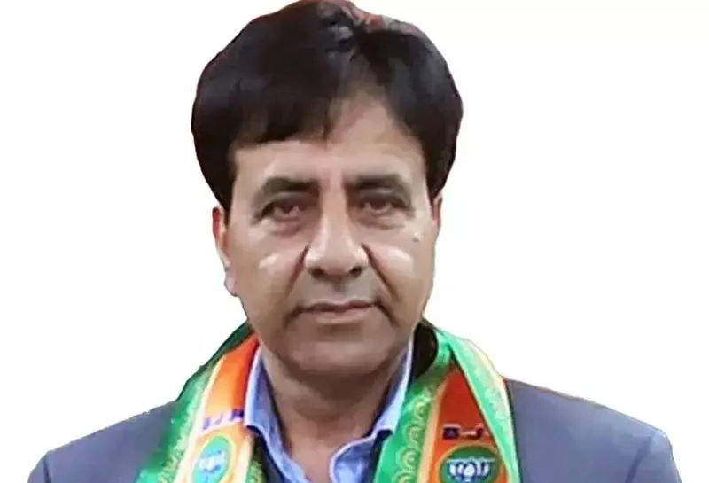 BJP के कश्मीर पथ प्रदर्शक, पूर्व विधायक फकीर खान का कंगन में अंतिम संस्कार किया BJP के कश्मीर पथ प्रदर्शक, पूर्व विधायक फकीर खान का कंगन में अंतिम संस्कार किया